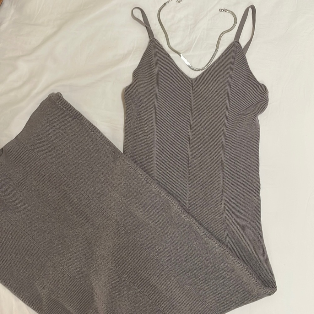 Grey ankle length dress. Size woman’s XS.
